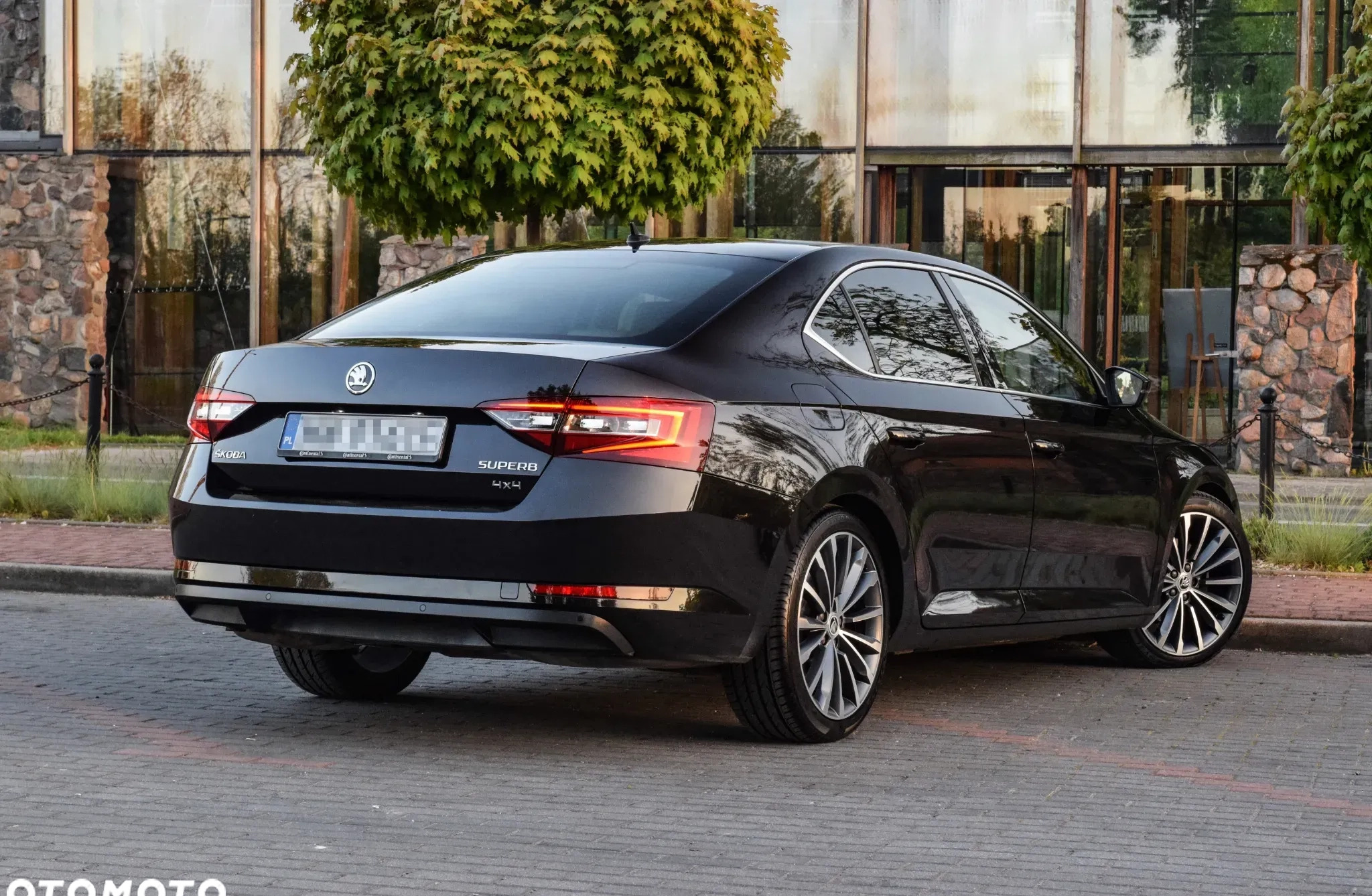 Skoda Superb cena 84900 przebieg: 200000, rok produkcji 2018 z Sochaczew małe 742